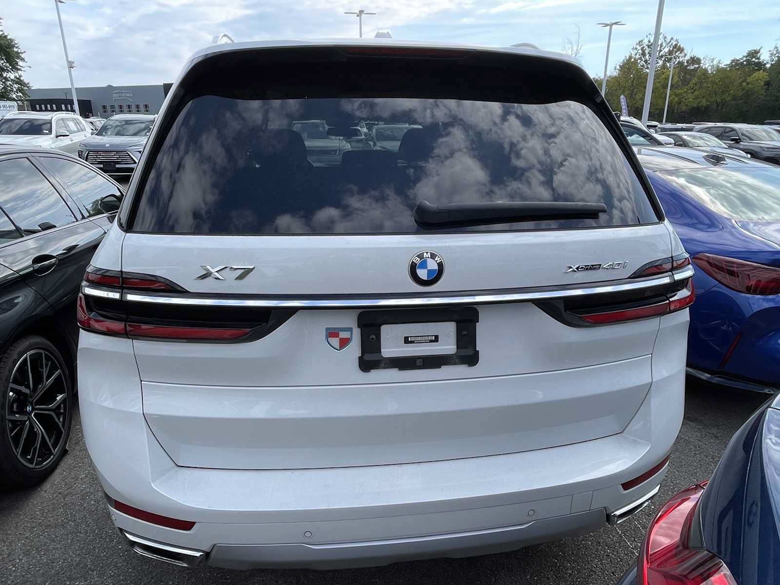 Used 2024 BMW X7 xDrive40i w/ Premium Package AWD/4WD image 5