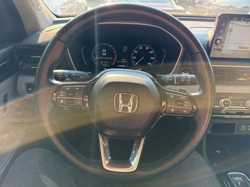 Used 2023 Honda Pilot Touring image 14