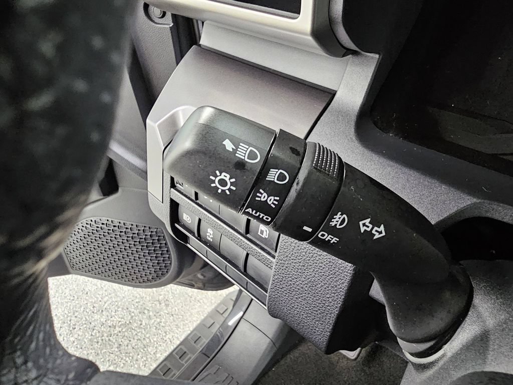 Used 2025 Toyota 4Runner SR5 AWD/4WD image 31