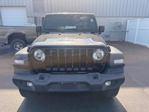 Used 2019 Jeep Wrangler Sport image 3