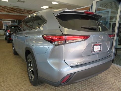 Used 2021 Toyota Highlander XLE FWD image 76