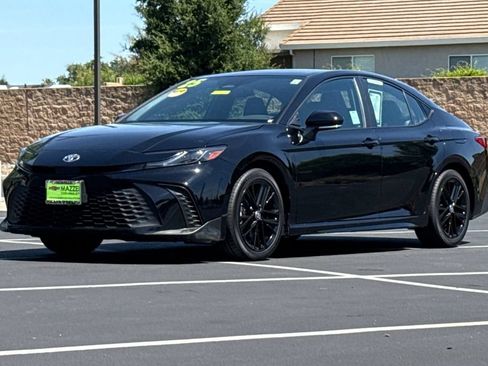 Used 2025 Toyota Camry SE FWD image 16
