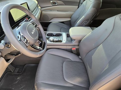 New 2026 Kia Carnival EX image 9