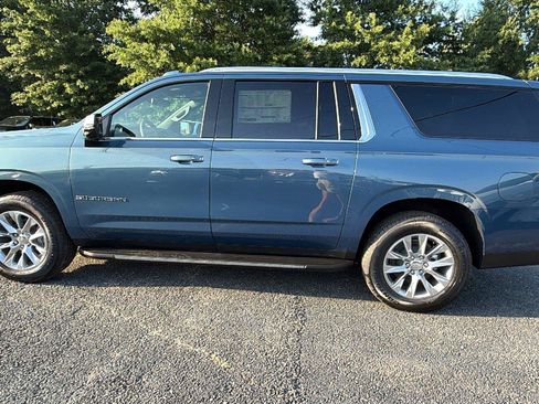 New 2026 Chevrolet Suburban Premier w/ Sun And Tow Package AWD/4WD image 11