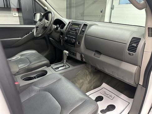 Used 2010 Nissan Frontier LE w/ LE Value Truck Pkg image 24