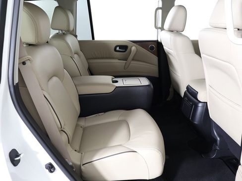 Used 2024 Nissan Armada SL w/ Captain's Chairs Package image 37