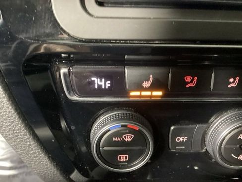 Used 2016 Volkswagen Jetta SEL Premium image 25