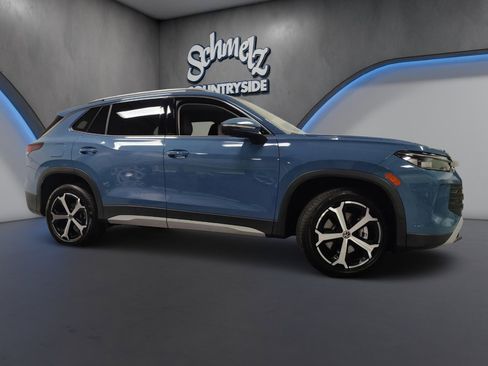 Used 2025 Volkswagen Tiguan SE image 3