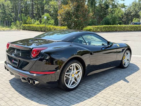 Used 2016 Ferrari California T RWD image 37