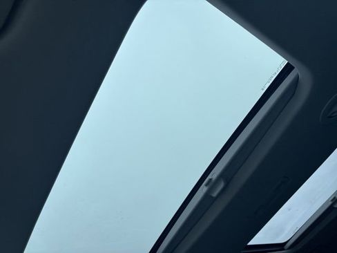 Used 2021 Chevrolet Traverse Premier image 18