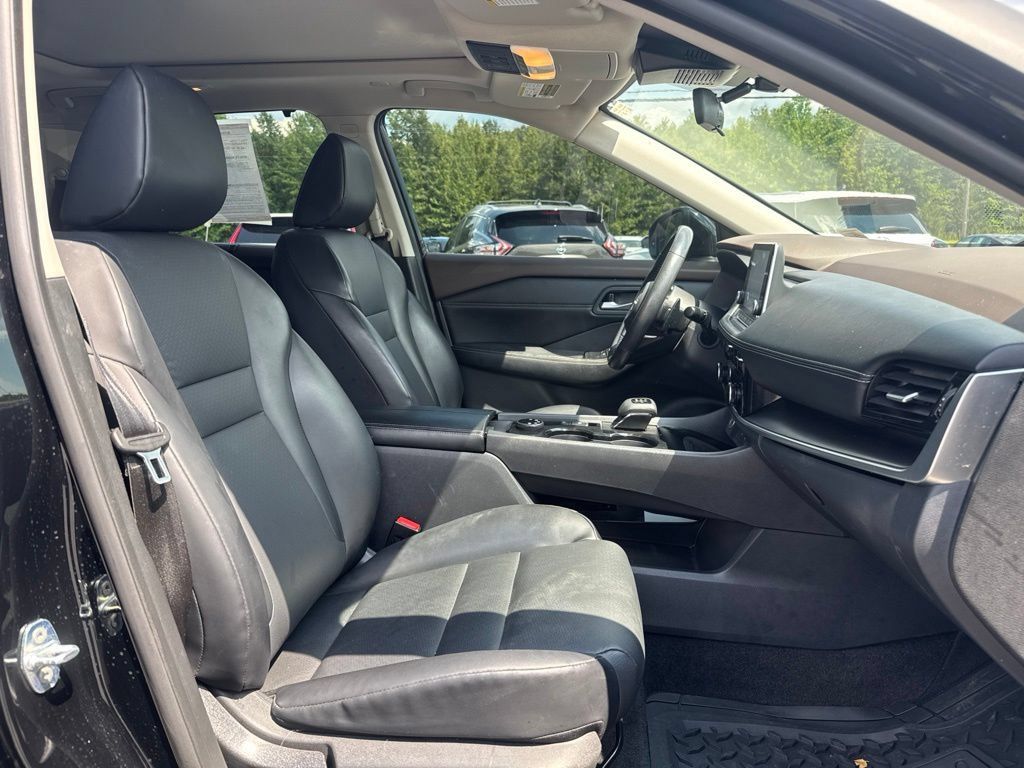 Used 2023 Nissan Rogue SV w/ SV Premium Package AWD/4WD image 13