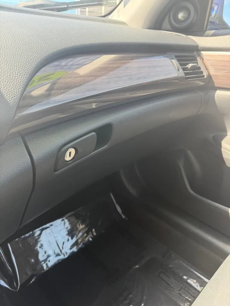 Used 2017 Honda Accord Touring image 19