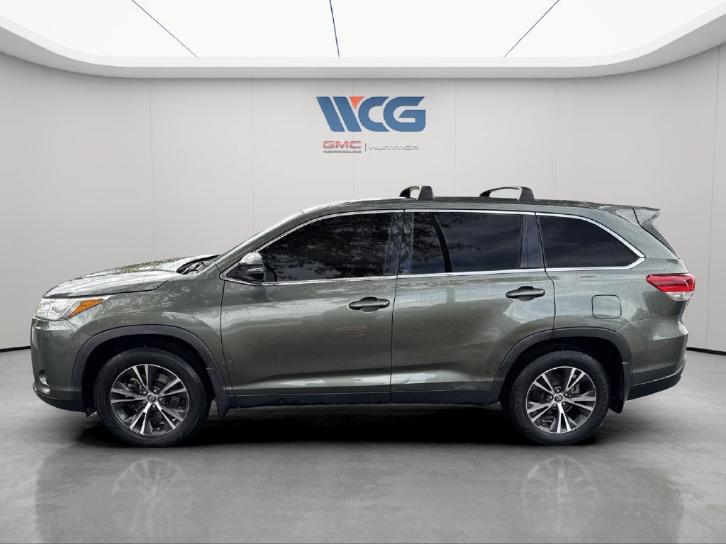 Used 2019 Toyota Highlander Plus AWD/4WD image 6