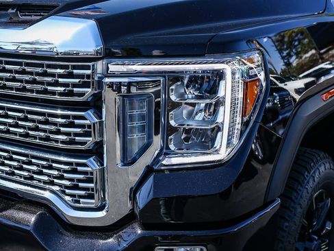 Used 2021 GMC Sierra 2500 Denali w/ Denali Black Diamond Edition image 21