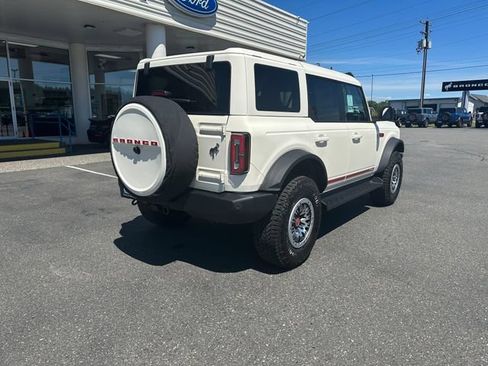 New 2026 Ford Bronco Outer Banks w/ Sasquatch Package AWD/4WD image 2
