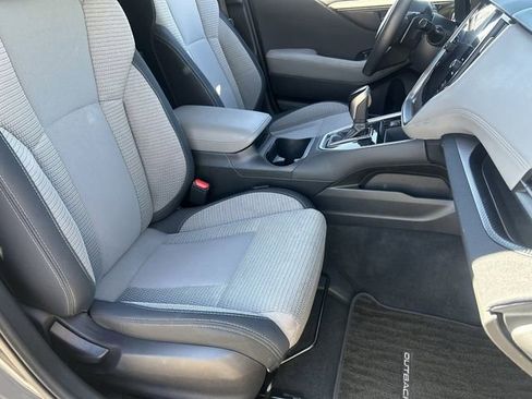 Used 2025 Subaru Outback Premium AWD/4WD image 12