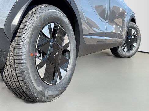 New 2026 Kia Sportage LX image 13