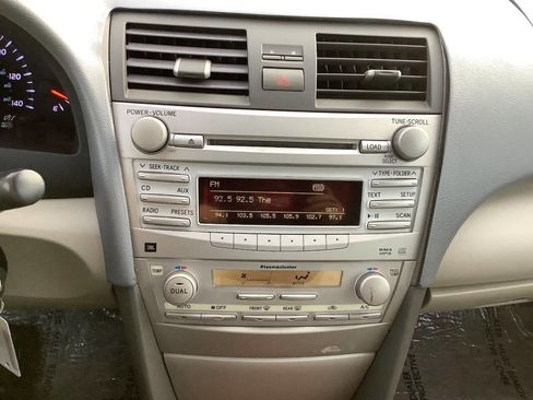 Used 2011 Toyota Camry XLE image 30