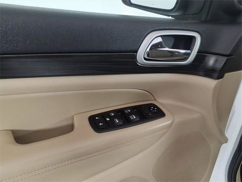 Used 2020 Jeep Grand Cherokee Laredo w/ Security & Convenience Group image 10