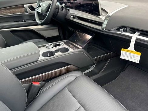 New 2026 Cadillac Vistiq Premium Luxury w/ LPO, Floor Liner Package AWD/4WD image 17