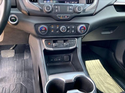 Certified 2024 GMC Terrain AT4 w/ Infotainment Package II AWD/4WD image 32