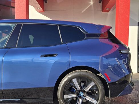 Used 2024 BMW iX xDrive50 w/ Sport Package image 7
