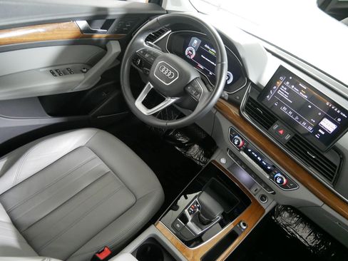 Used 2023 Audi Q5 2.0T Premium Plus w/ Premium Plus Package AWD/4WD image 9