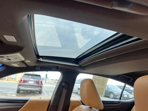Used 2019 Lexus ES 350 w/ Premium Package FWD image 40