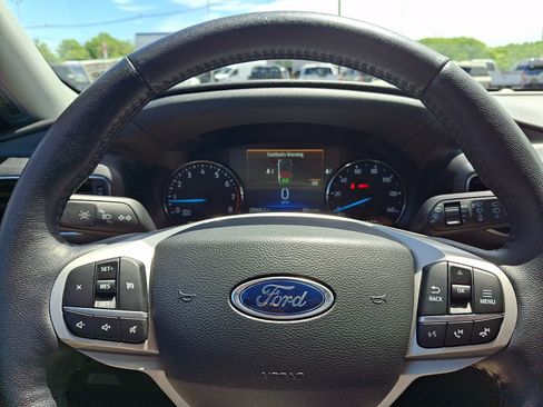Certified 2022 Ford Explorer XLT w/ Equipment Group 202A AWD/4WD image 19