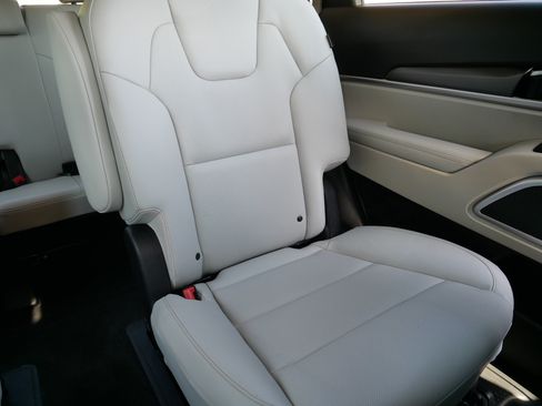Certified 2024 Kia Telluride S w/ S Sunroof Package AWD/4WD image 14