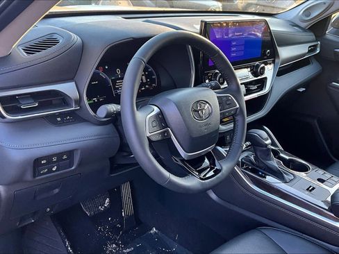 New 2026 Toyota Highlander Limited image 8
