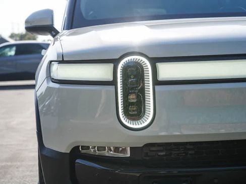 Used 2023 Rivian R1S Adventure AWD/4WD image 10