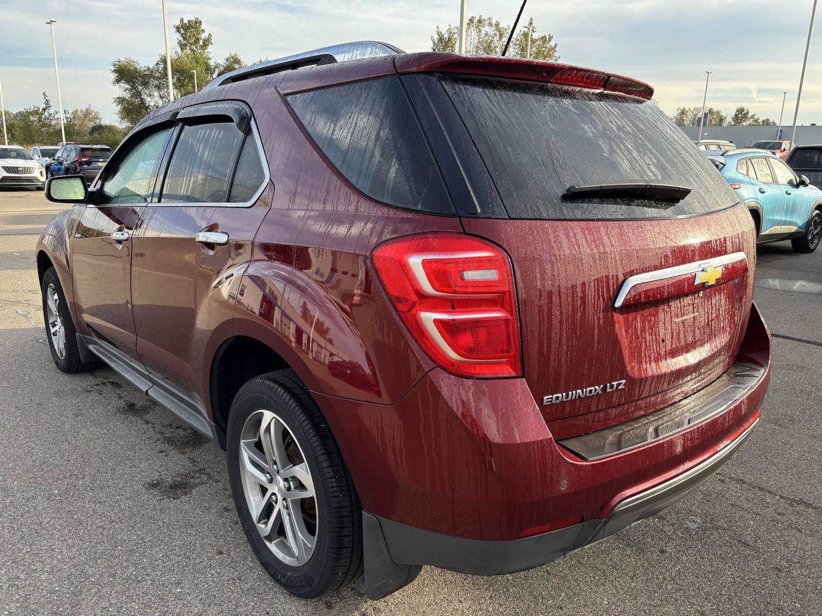 Used 2016 Chevrolet Equinox LTZ w/ Enhanced Convenience Package FWD image 3