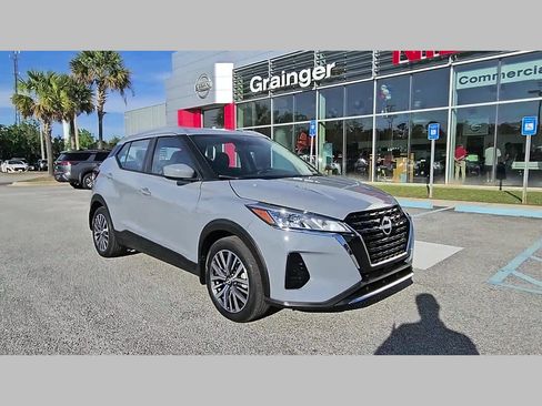 Used 2023 Nissan Kicks SV FWD image 18