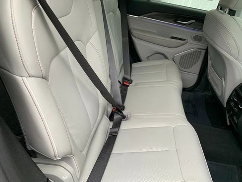 Used 2022 Jeep Grand Cherokee Overland image 14