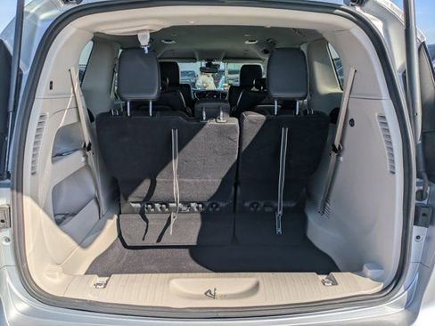 Used 2024 Chrysler Pacifica Touring-L image 10