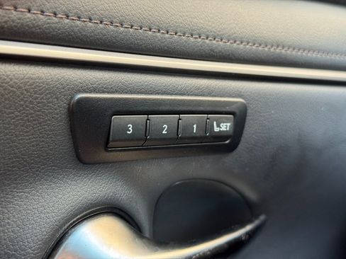 Used 2025 Lexus ES 300h w/ Premium Package FWD image 18