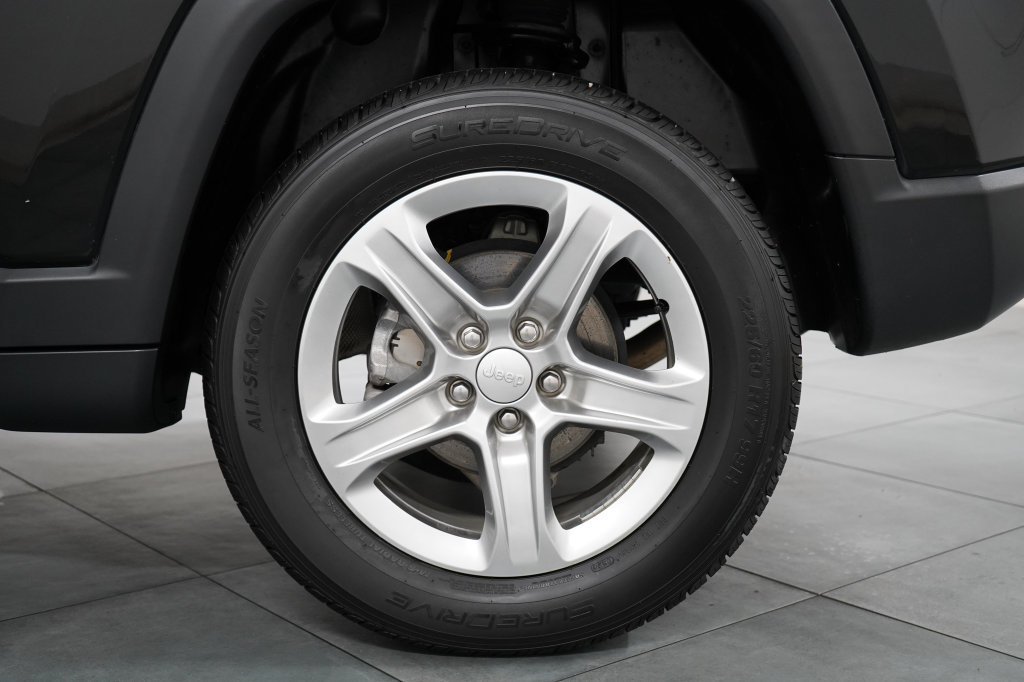 Certified 2024 Jeep Compass Latitude AWD/4WD image 34