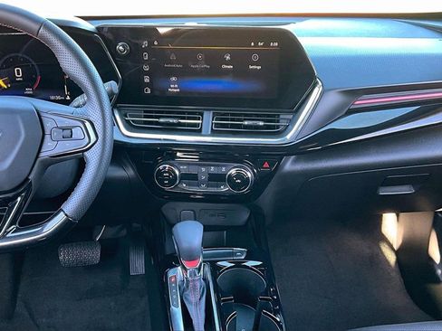 Used 2025 Chevrolet Trax RS w/ Driver Confidence Package image 6