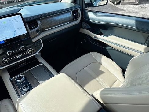 Used 2023 Ford Expedition Limited image 26
