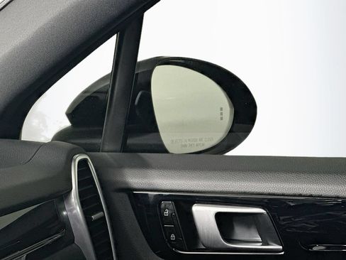 Used 2019 Porsche Cayenne AWD/4WD image 25