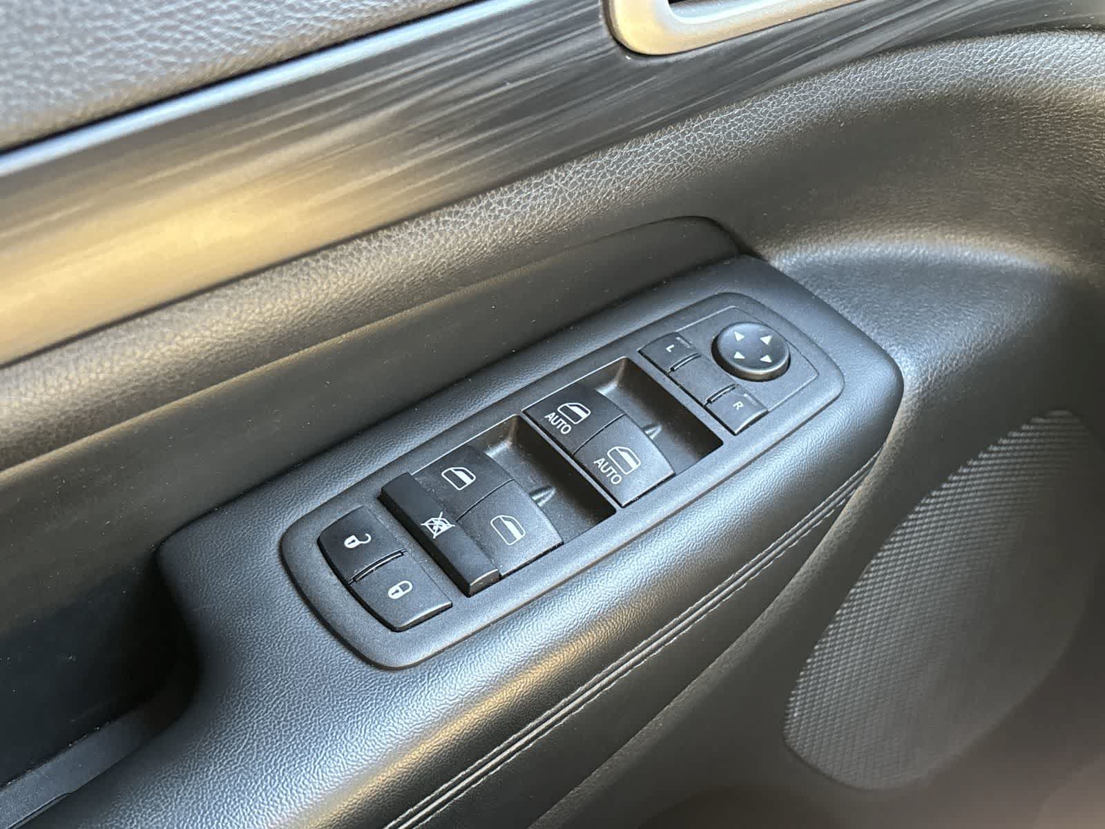 Used 2022 Jeep Grand Cherokee Laredo X AWD/4WD image 9
