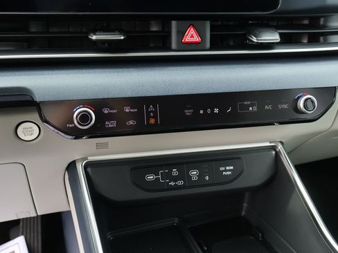New 2026 Kia Carnival EX FWD image 40