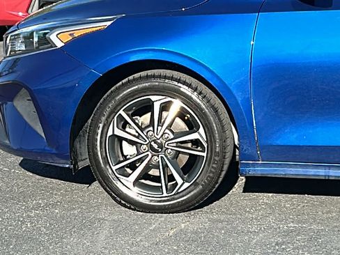 Used 2023 Kia Forte LXS w/ LXS Technology Package FWD image 9
