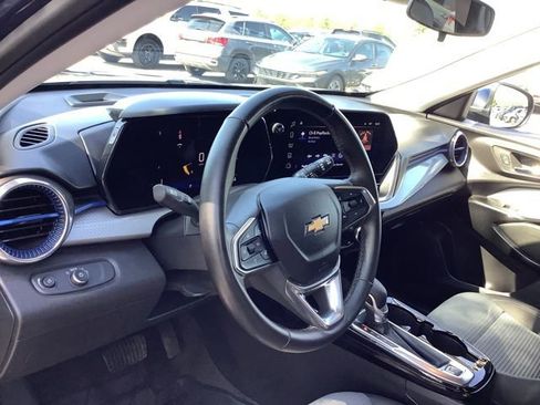 Used 2024 Chevrolet Trax LT w/ Driver Confidence Package FWD image 15