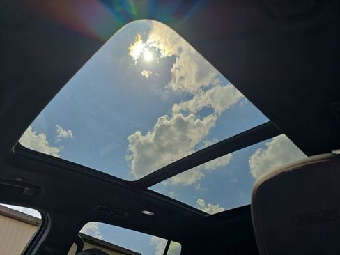 Used 2024 Chevrolet Traverse RS image 30