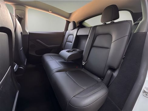 Used 2023 Tesla Model Y Long Range image 19