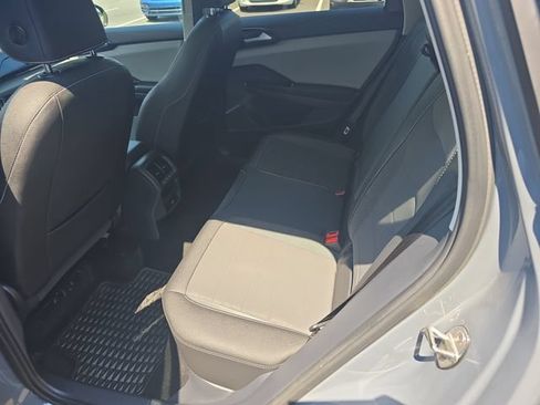 Used 2023 Volkswagen Taos SE w/ Panoramic Sunroof Package FWD image 13