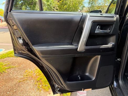 Used 2016 Toyota 4Runner SR5 AWD/4WD image 29