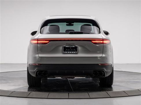 Used 2023 Porsche Cayenne Platinum Edition image 10